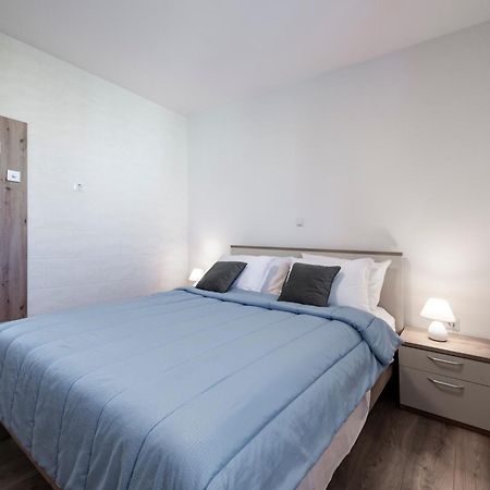 קאבטאט Villa California Apartments מראה חיצוני תמונה