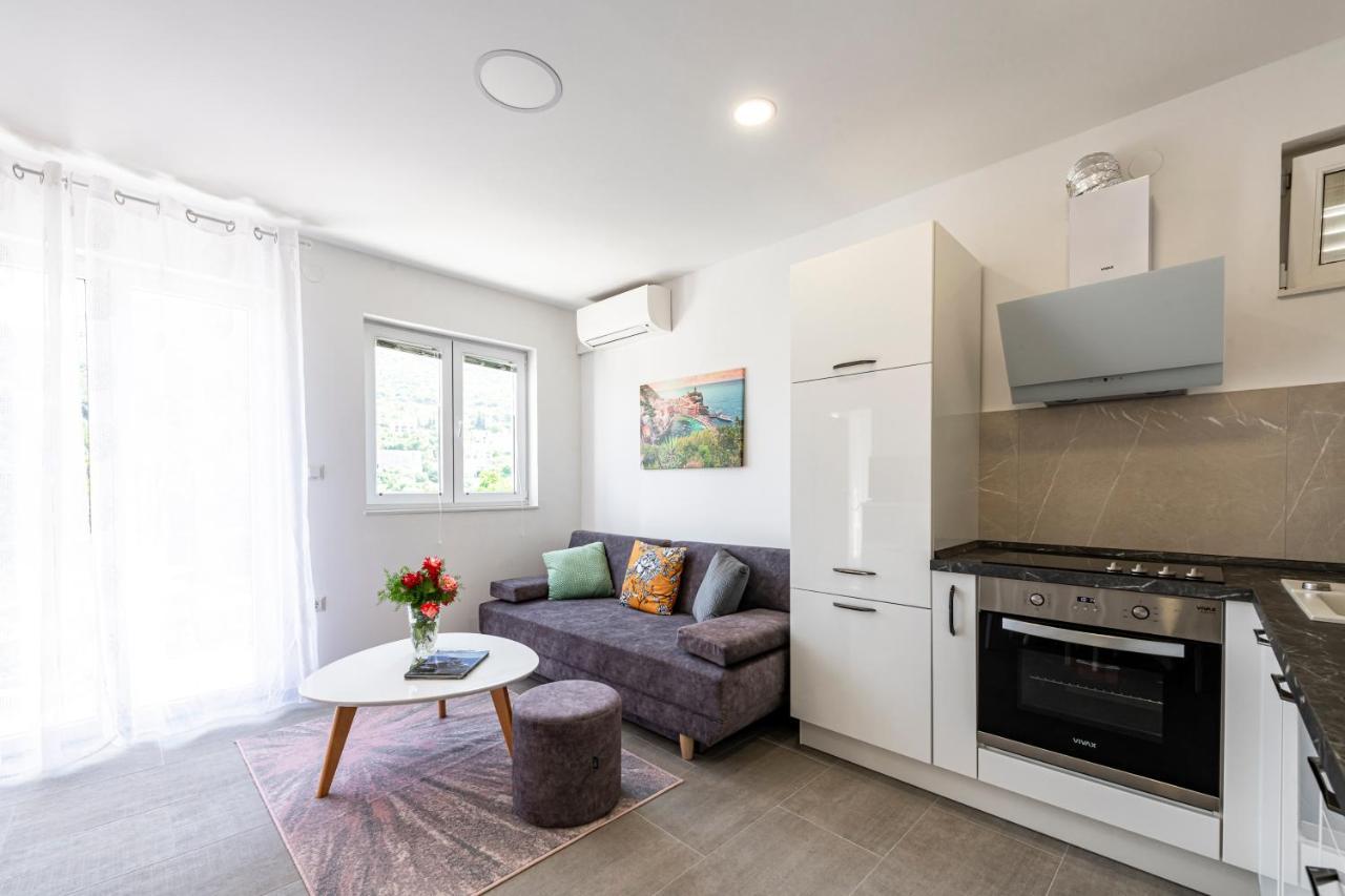 קאבטאט Villa California Apartments מראה חיצוני תמונה