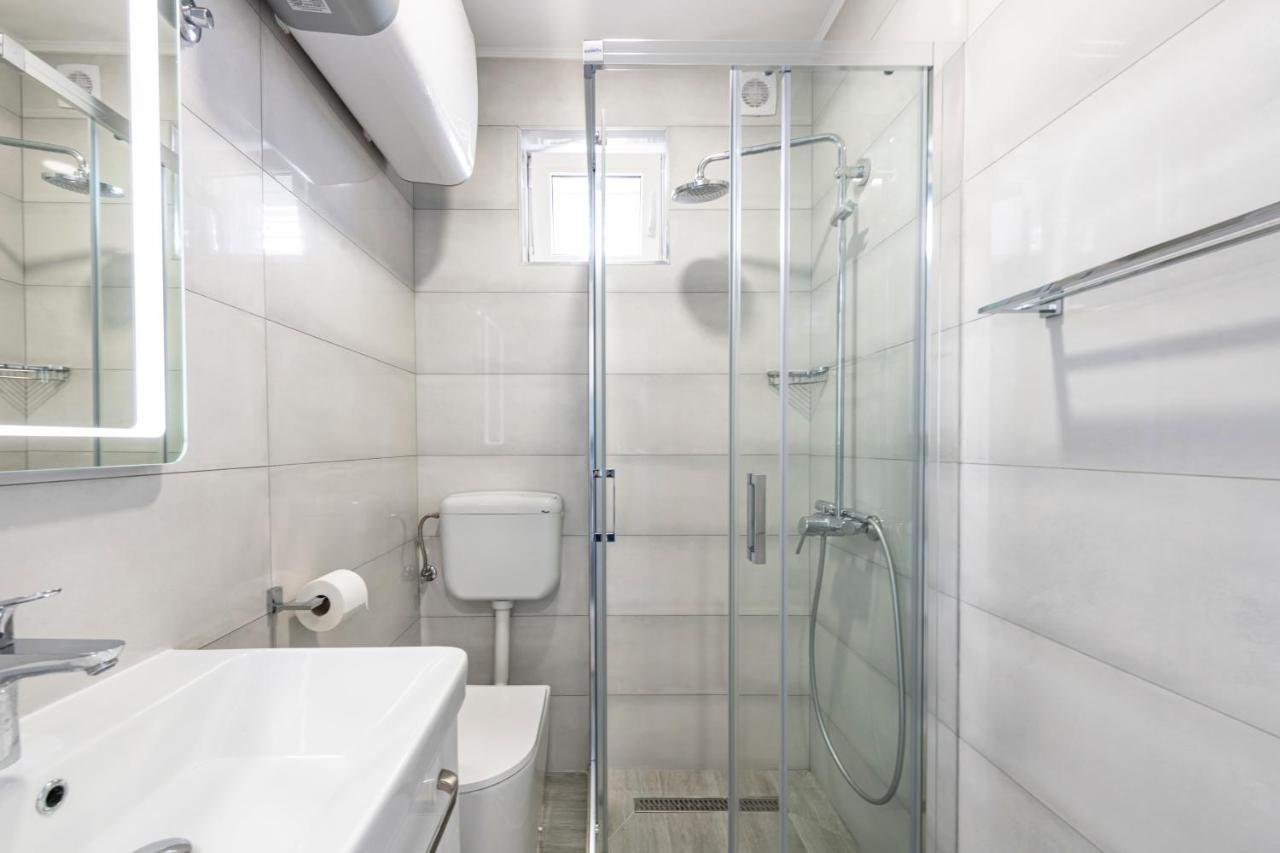 קאבטאט Villa California Apartments מראה חיצוני תמונה