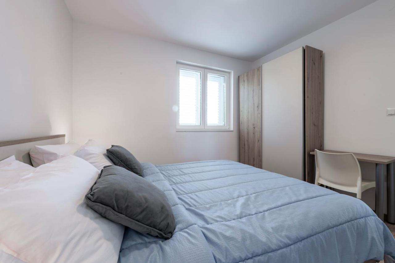 קאבטאט Villa California Apartments מראה חיצוני תמונה