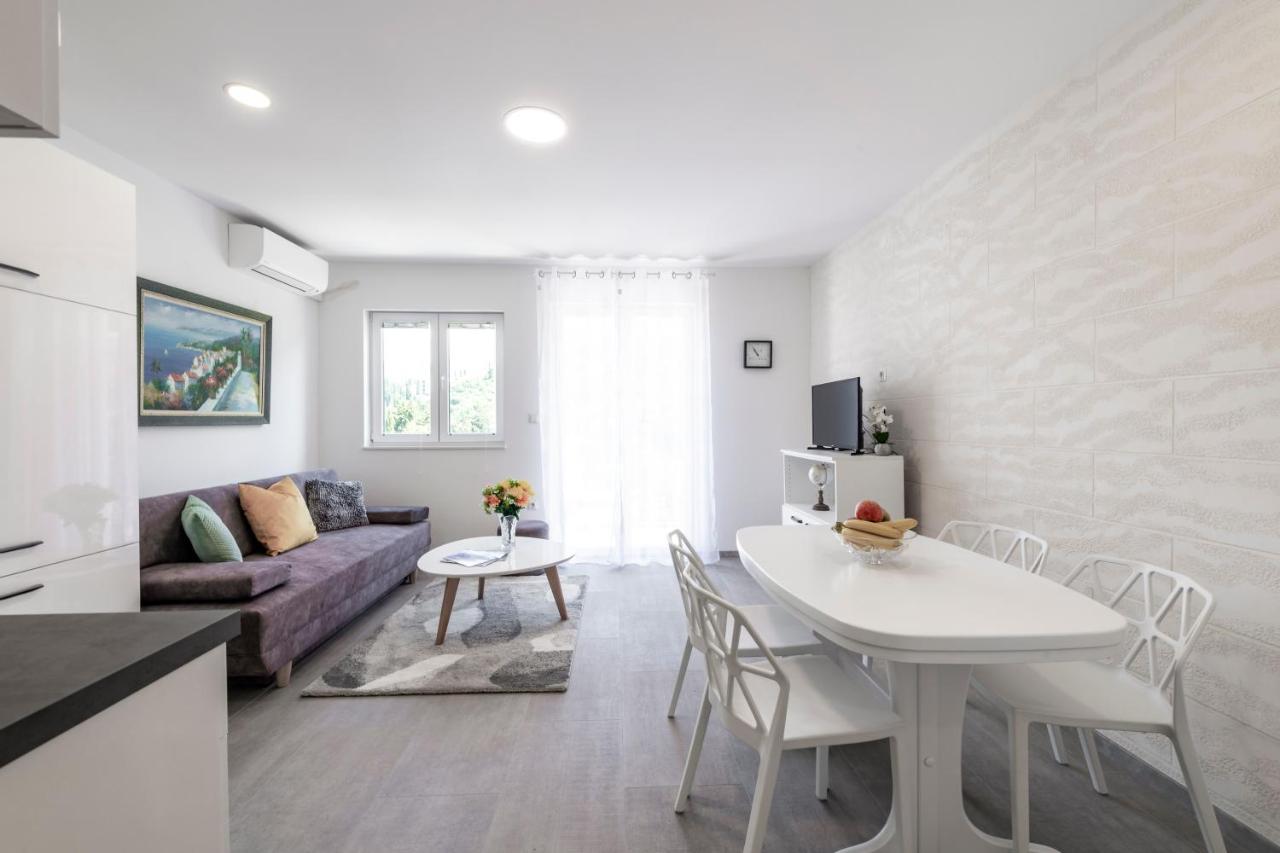 קאבטאט Villa California Apartments מראה חיצוני תמונה