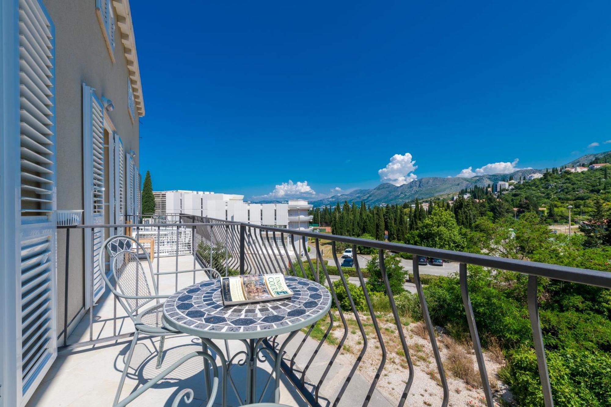 קאבטאט Villa California Apartments מראה חיצוני תמונה