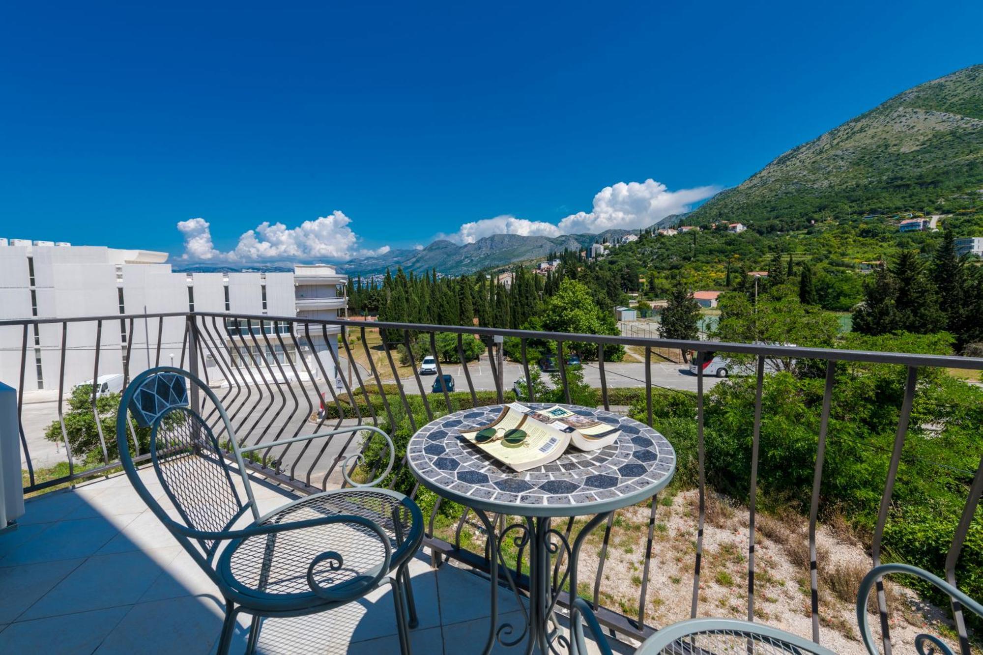 קאבטאט Villa California Apartments מראה חיצוני תמונה