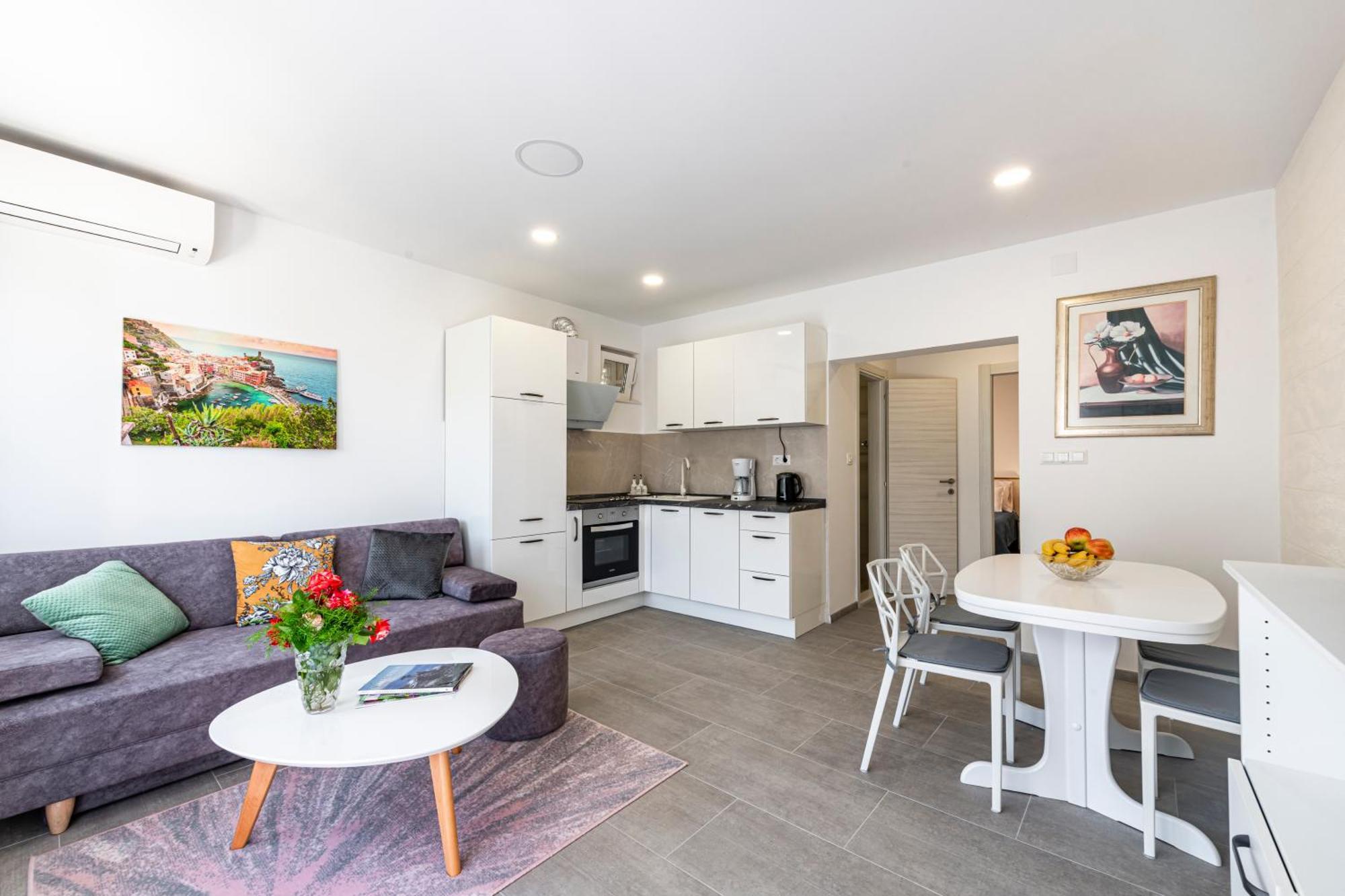 קאבטאט Villa California Apartments מראה חיצוני תמונה