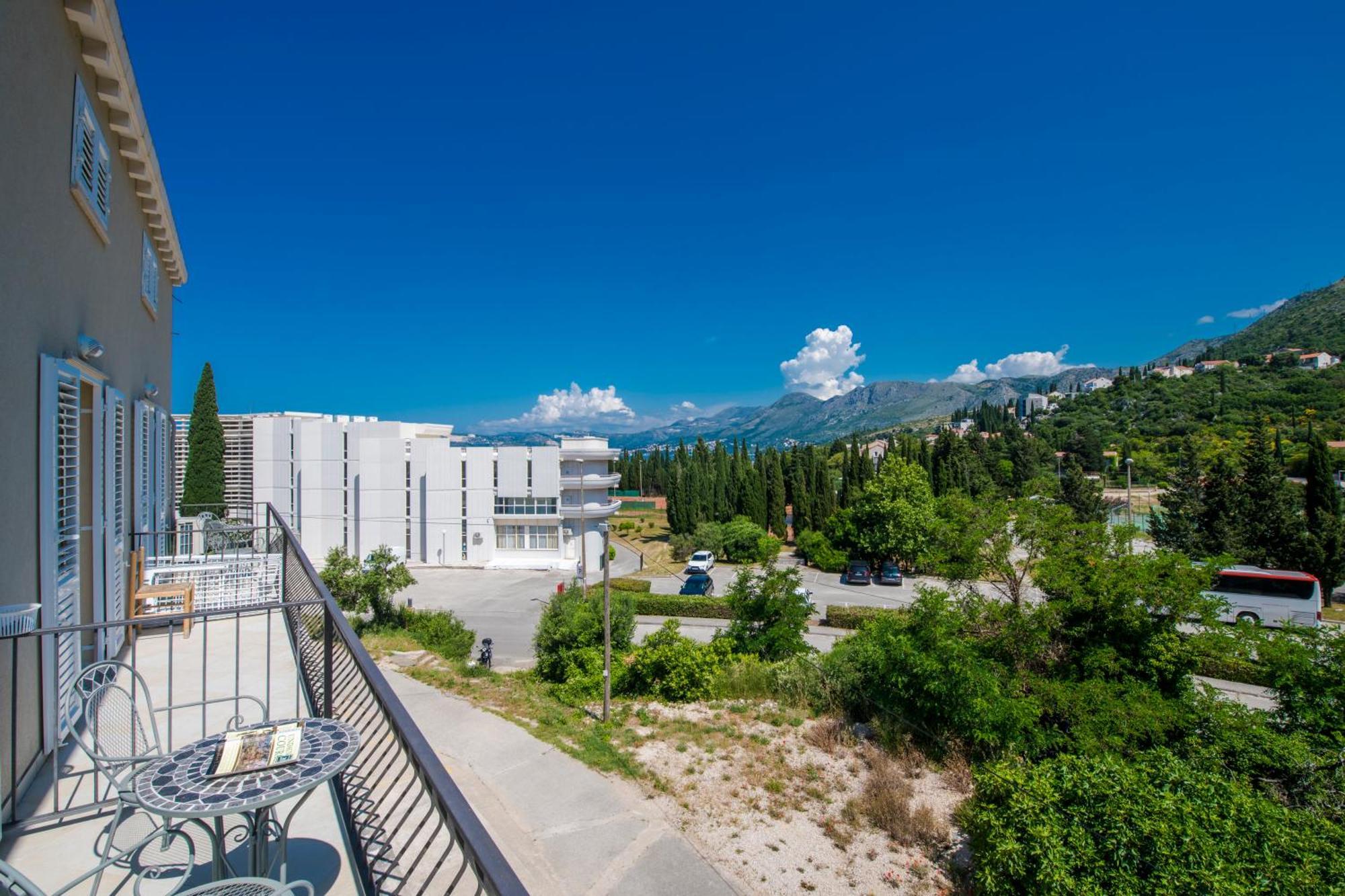 קאבטאט Villa California Apartments מראה חיצוני תמונה